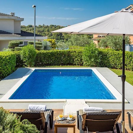 Lovely Istrian Apartment With A Private Swimming Pool And A Charming Garden Banjole Eksteriør billede