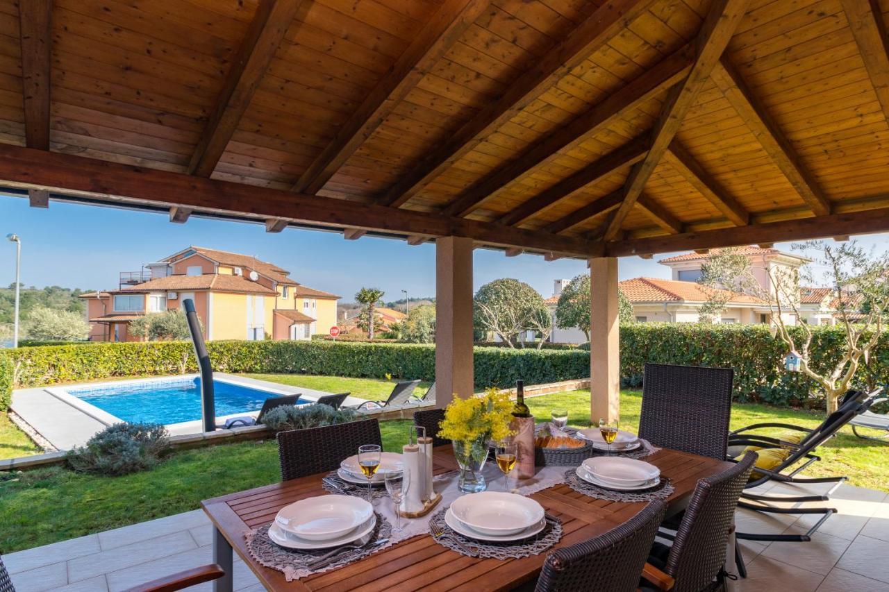 Lovely Istrian Apartment With A Private Swimming Pool And A Charming Garden Banjole Eksteriør billede