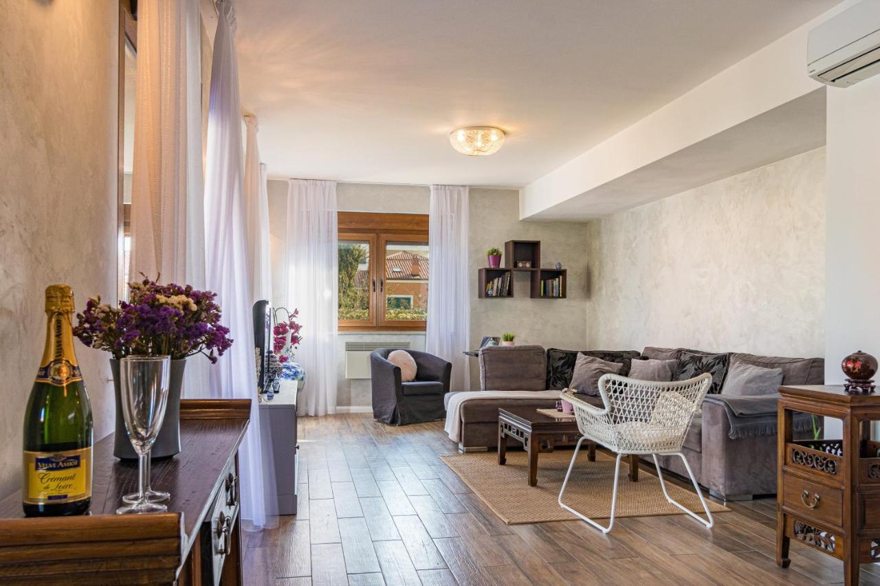 Lovely Istrian Apartment With A Private Swimming Pool And A Charming Garden Banjole Eksteriør billede