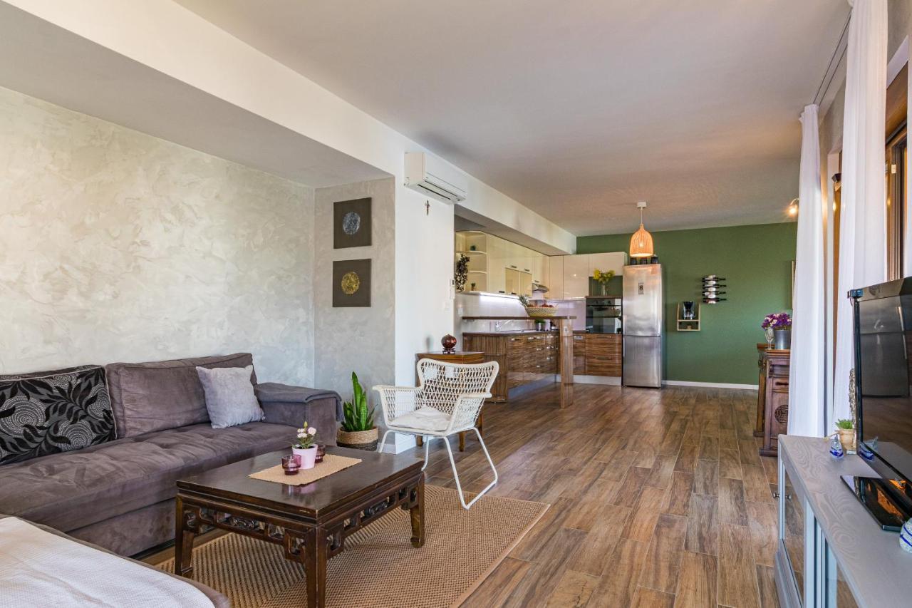 Lovely Istrian Apartment With A Private Swimming Pool And A Charming Garden Banjole Eksteriør billede