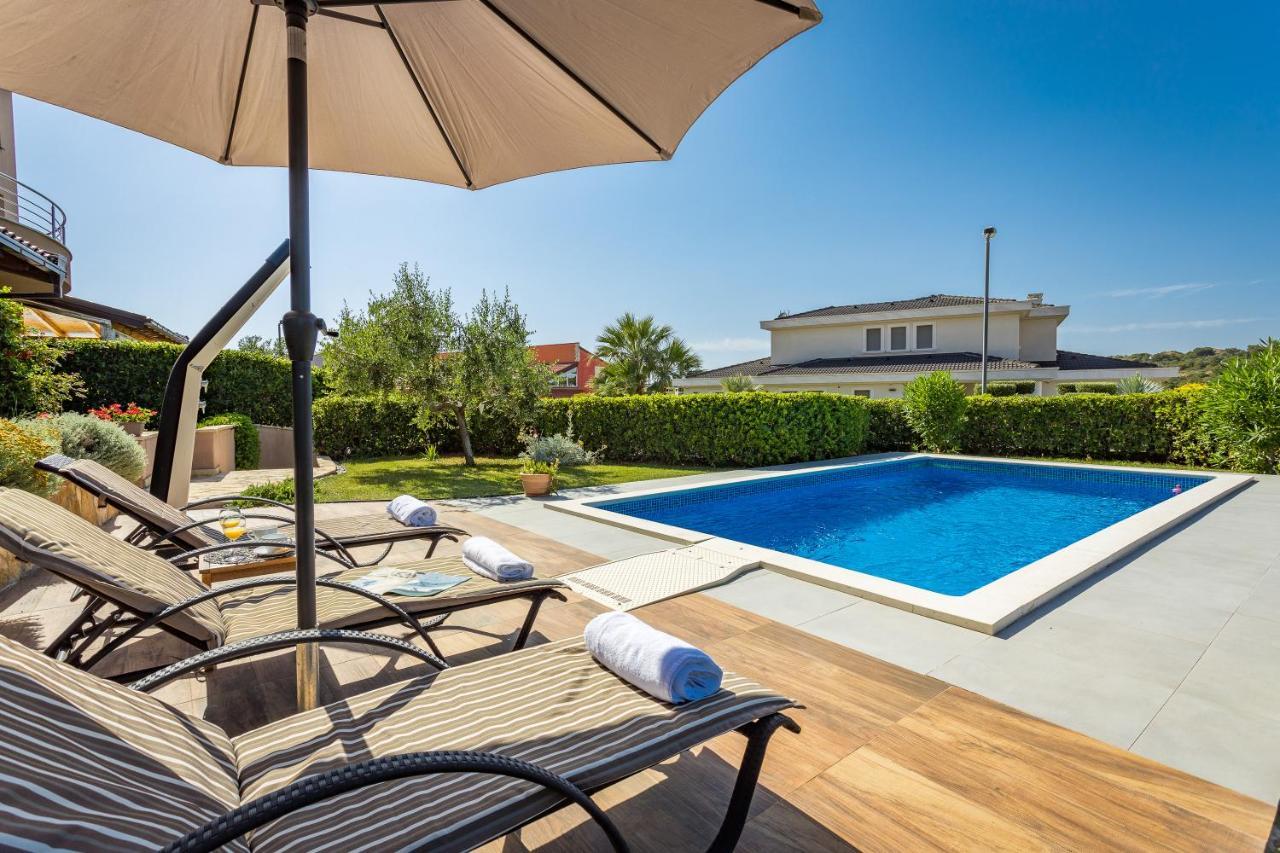 Lovely Istrian Apartment With A Private Swimming Pool And A Charming Garden Banjole Eksteriør billede